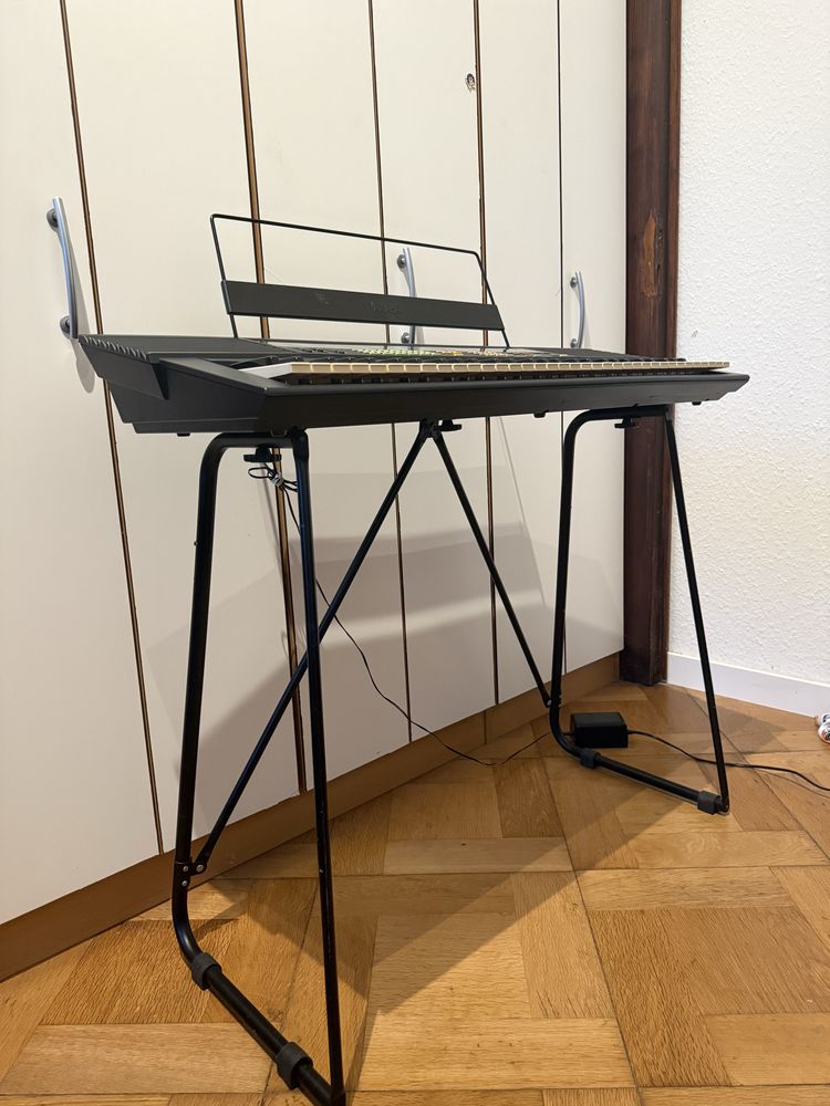 Синтезатор Yamaha psr-38 + стійка