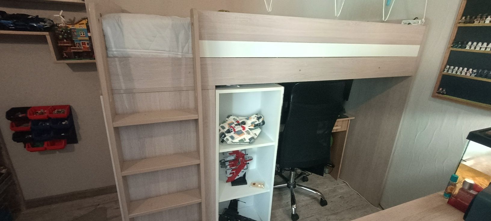 Sprzedam łóżko piętrowe (antresolę)