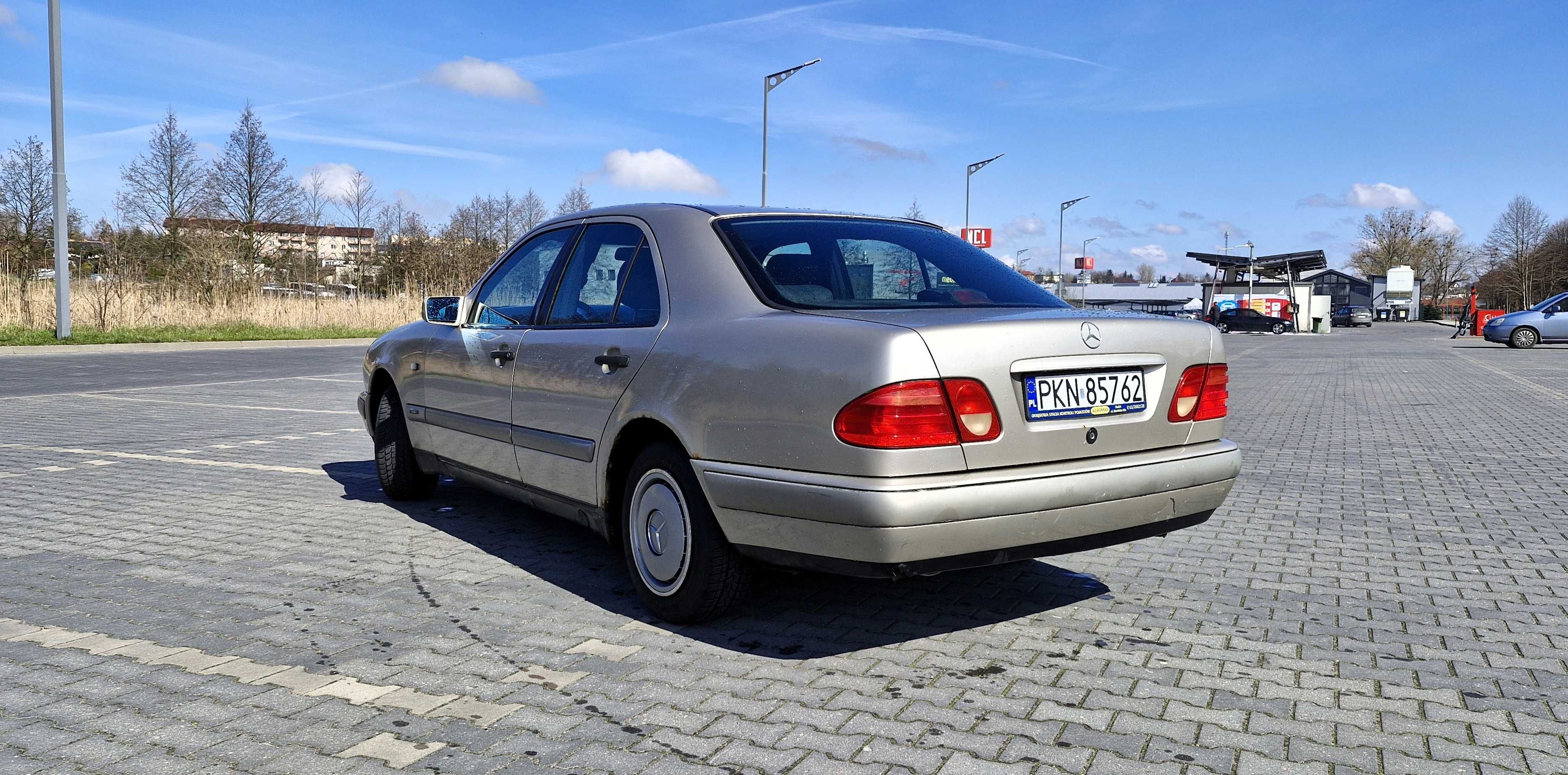 Mercedes E210 * 2,2 diesel