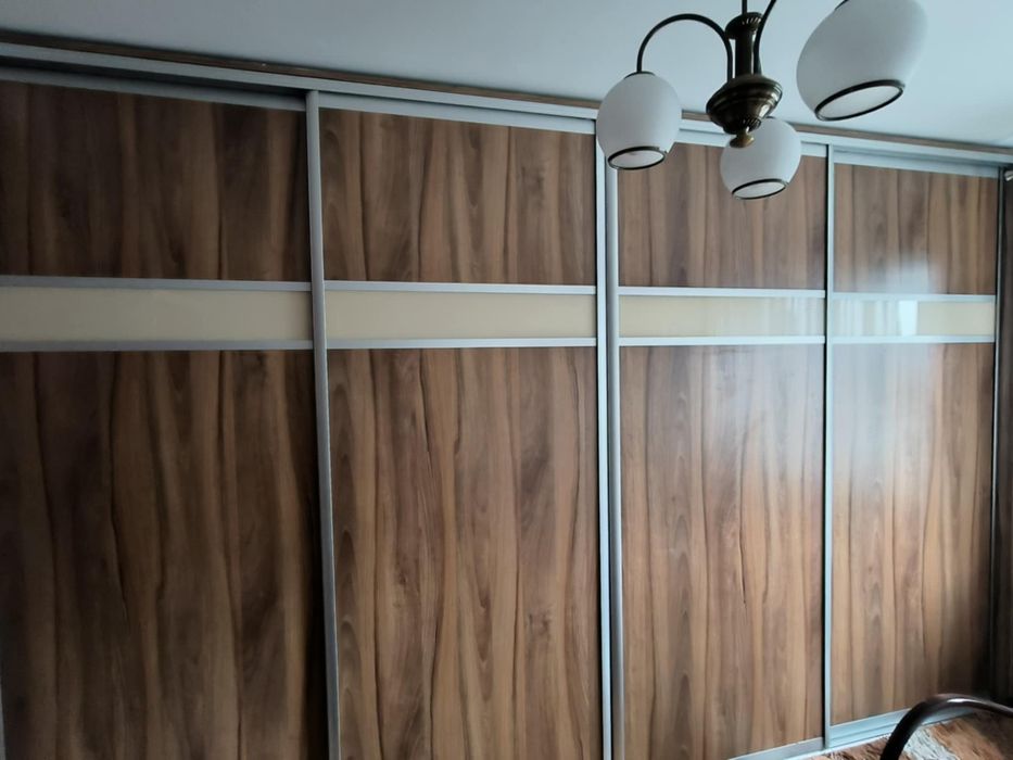 Sprzedam szafę czterodrzwiową