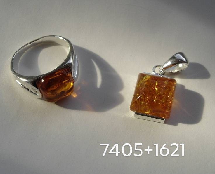 Komplet biżuterii srebrnej z bursztynem