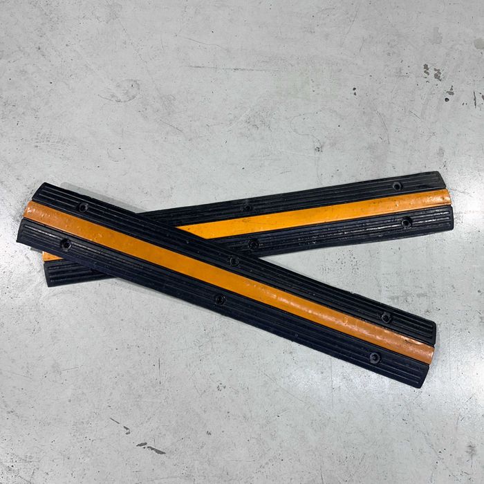 Lombas de Borracha com Passagem de Cabos