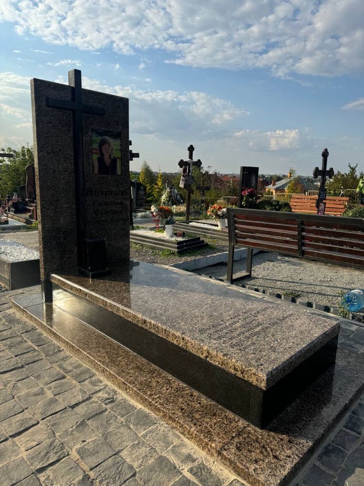 Встановлення памʼятників