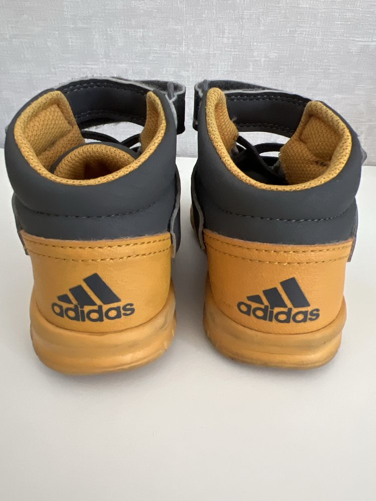 adidasy firmy Adidas - rozmiar 23 / wkładka 13,2 cm
