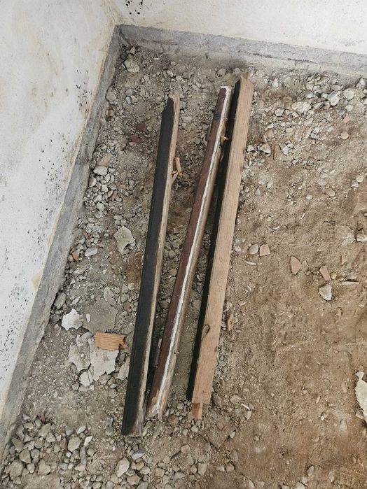 Janelas de madeira com vidros pequenos