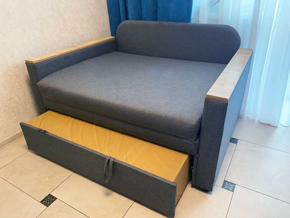 Продам диван-крісло Якісний Сірий, 142×101 см, в Гарному стані