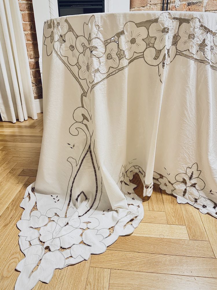 Bardzo duży obrus 235 x 207 cm haft, rekodziło bawelna