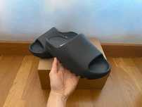 AdidasYeezySlideDarkOnyx MeskieCasualoweTrampki R.41