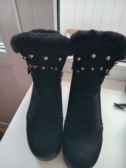 Продам зимние замшевые сапоги