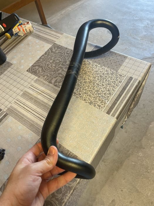 Pedais Shimano, guiador e avanço 80 mm