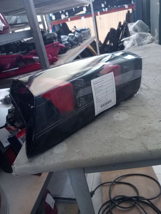 Farolim stop mala direito Peugeot 2008 II 19 - / 9825957180