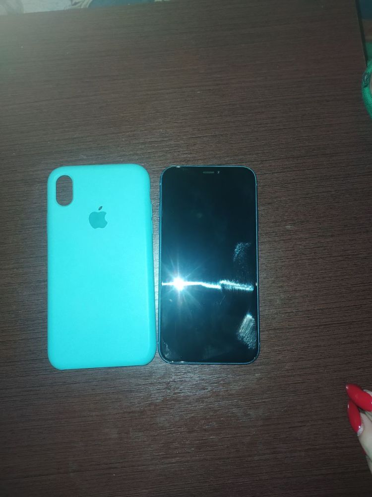 Продаю iPhone XR