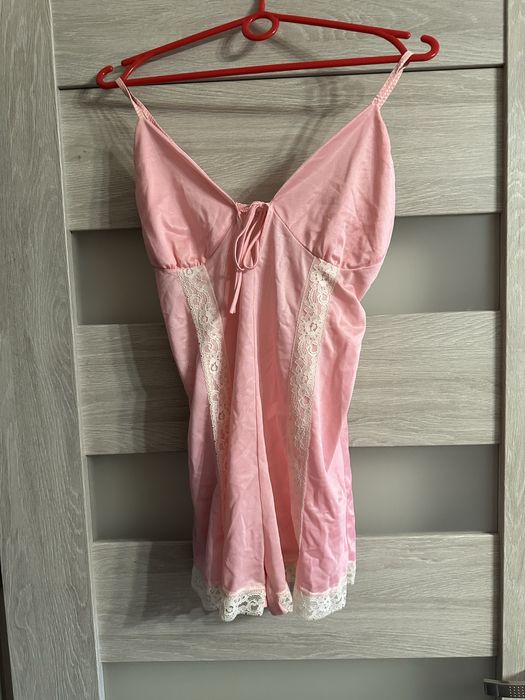 Różowa piżama z koronką