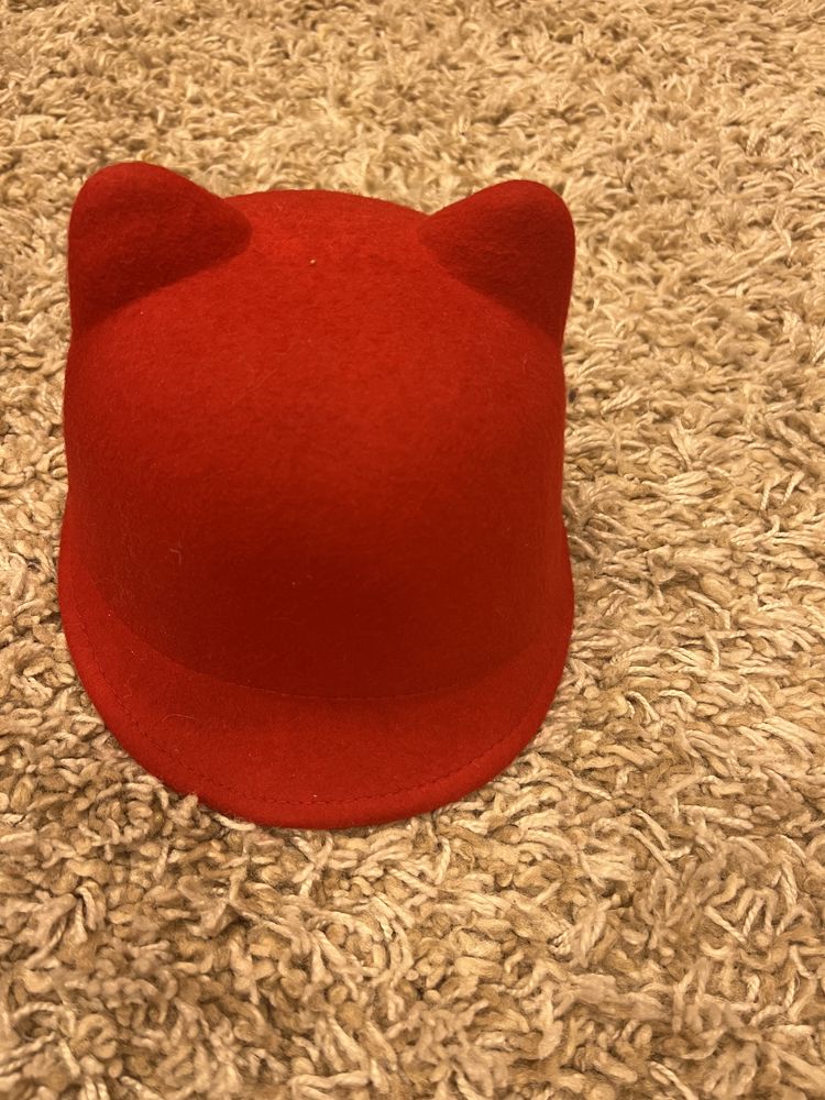жокейная шапка с ушками 52-54 см ZARA красная и чёрная