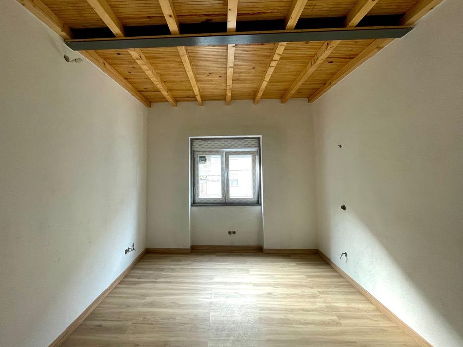 Moradia Renovada com 2 Estúdios Independentes