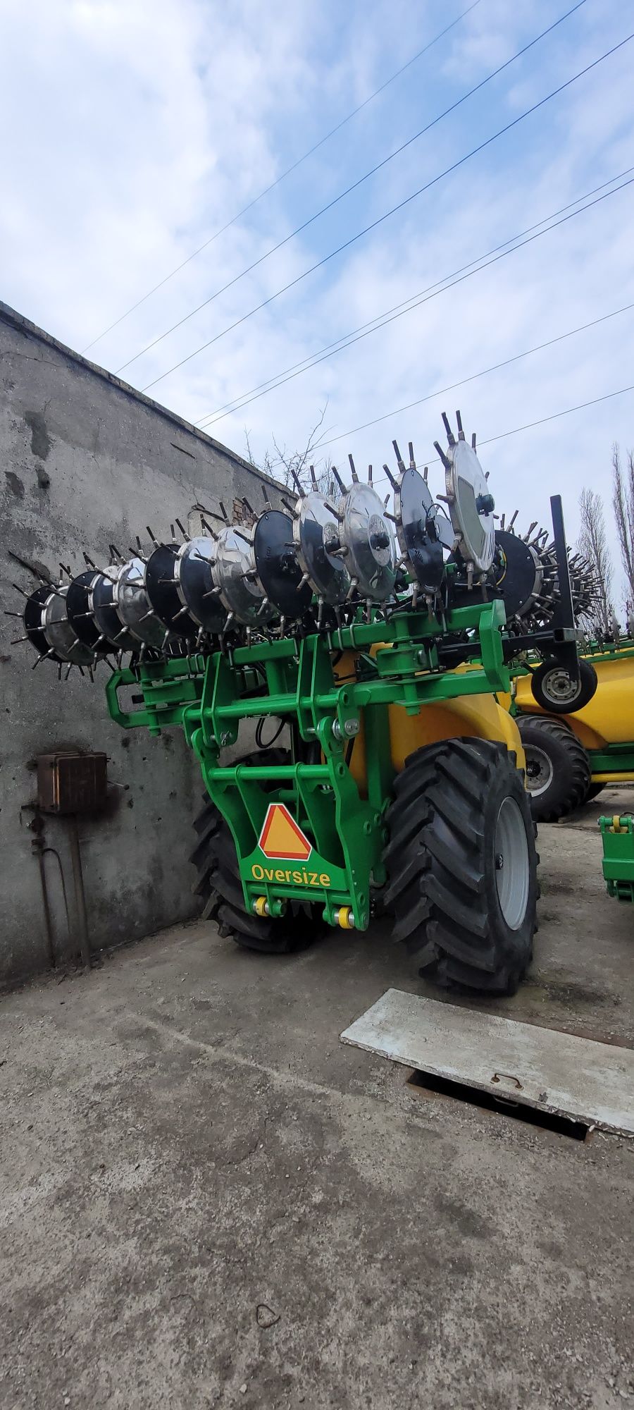 Агрегат для внесення КАС Велес Агро Вулкан 10П-233/3000