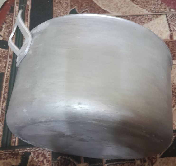 Продам тяжкі алюмінієві каструлі часів СССР.