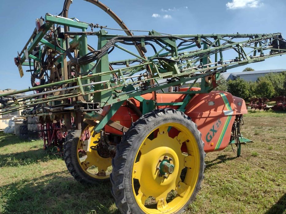 Opryskiwacz 2500l Hydraulicznie rozkładany