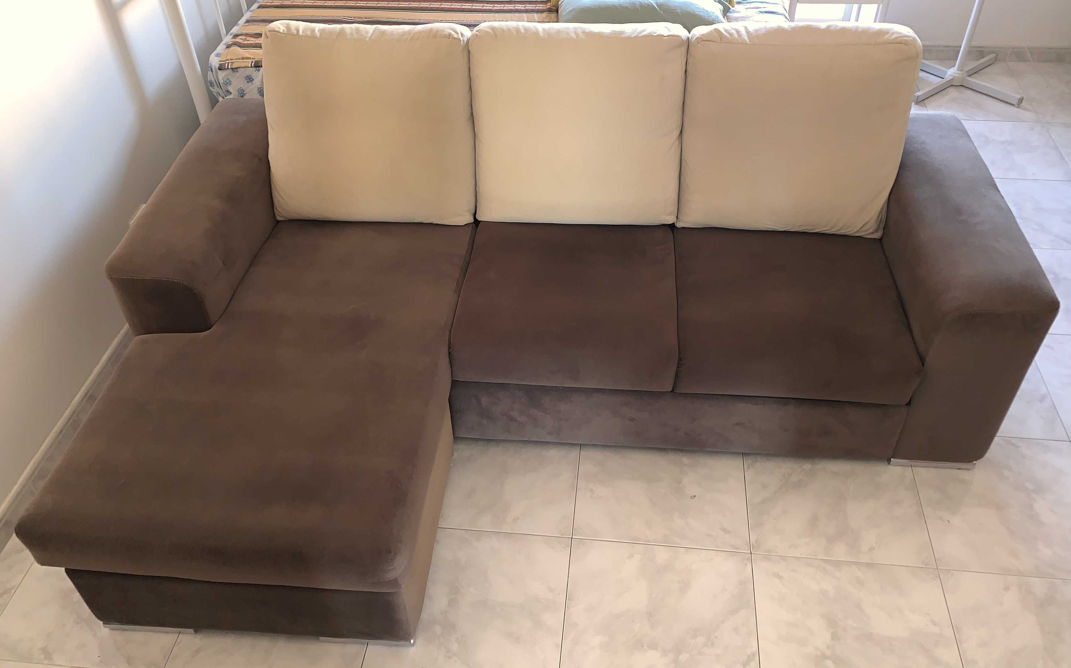 Sofá Chaise longue 3 lugares em perfeito estado de conservação.