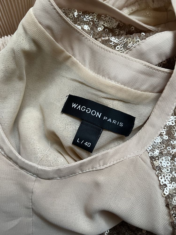 Beżowa sukienka plisowana z cekinami Waggon Paris