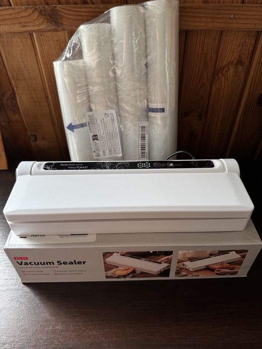 Вакууматор AD-03 + набір пакетів + 4 рулона вакуумної упаковки