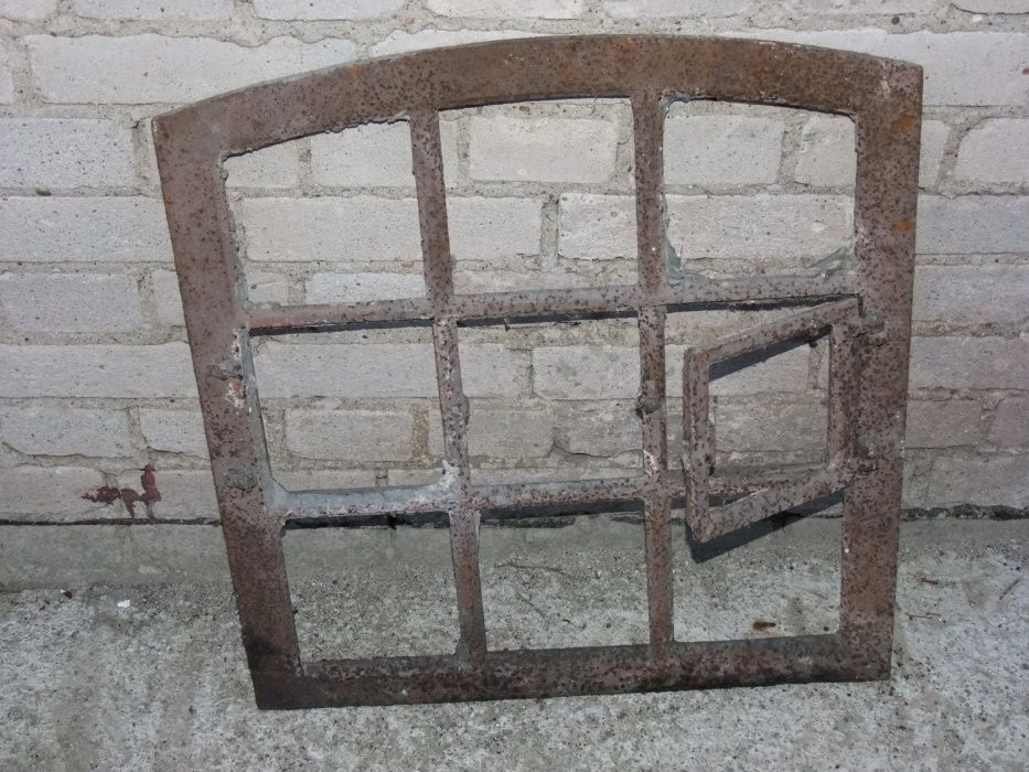 Stare żeliwne okno Antyk.