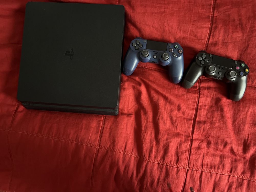 Продам ps 4 slim