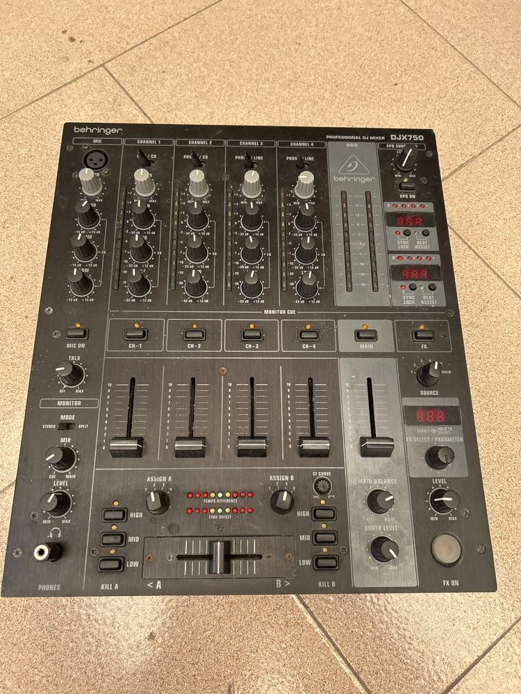 Mixer Behringer vendo ou troco