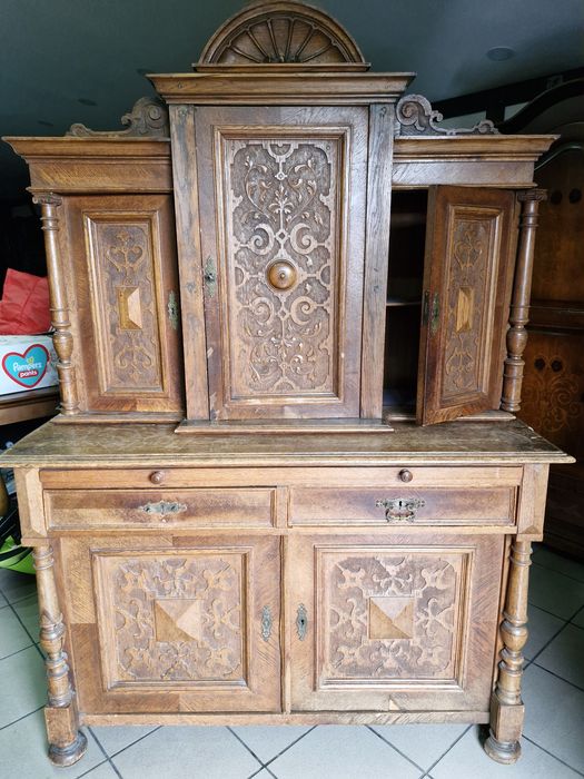 Starodawny kredens do renowacji