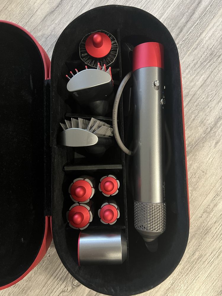 Dyson Airwrap  suszarka czerowna