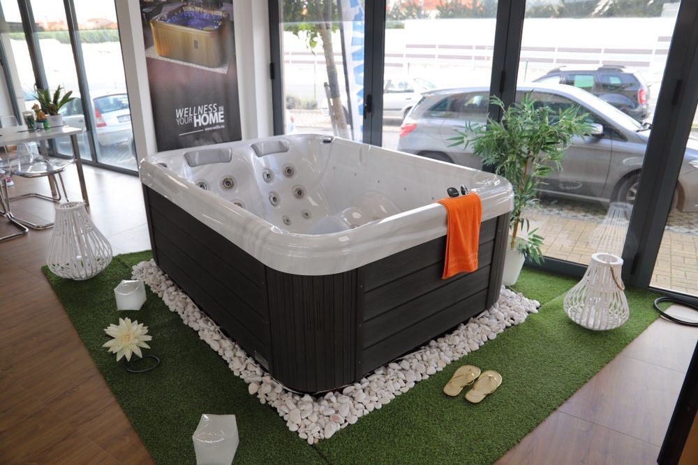 Jacuzzi spa hidromassagem 3 lugares com baixa de preços contacte-nos