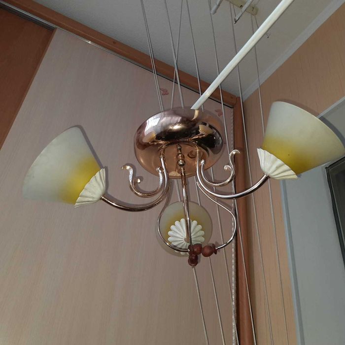 Люстра на стелю на три плафона