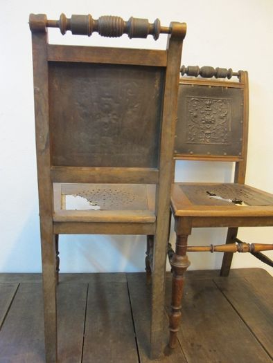 Stare zabytkowe krzesło skórzane
