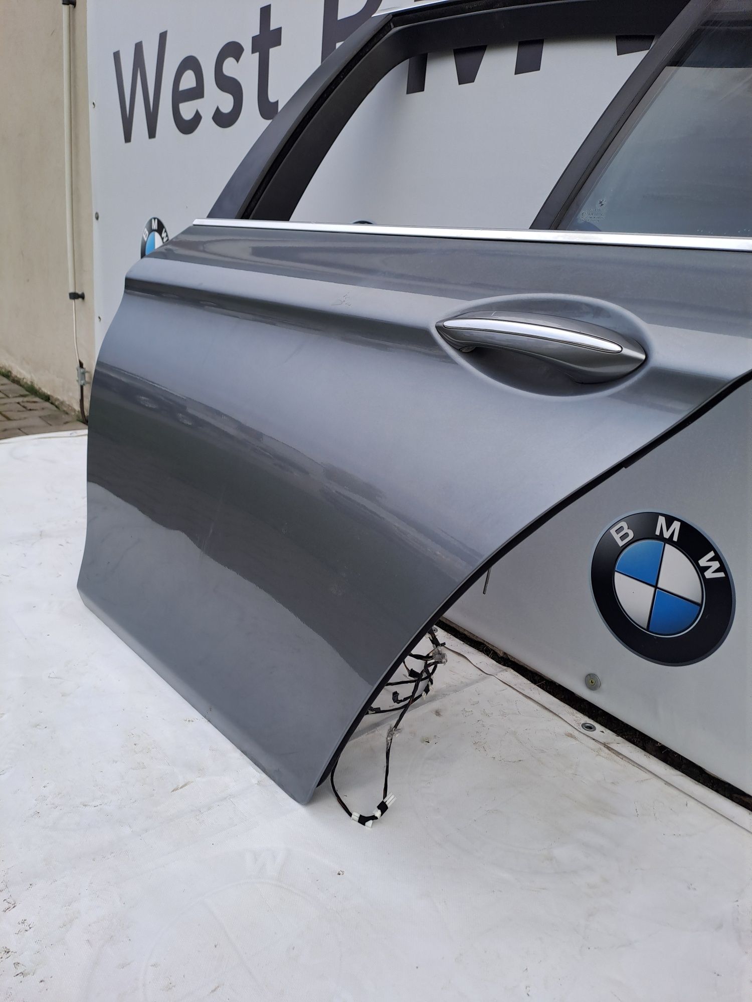 Дверка задня ліва колір а52 bmw f10