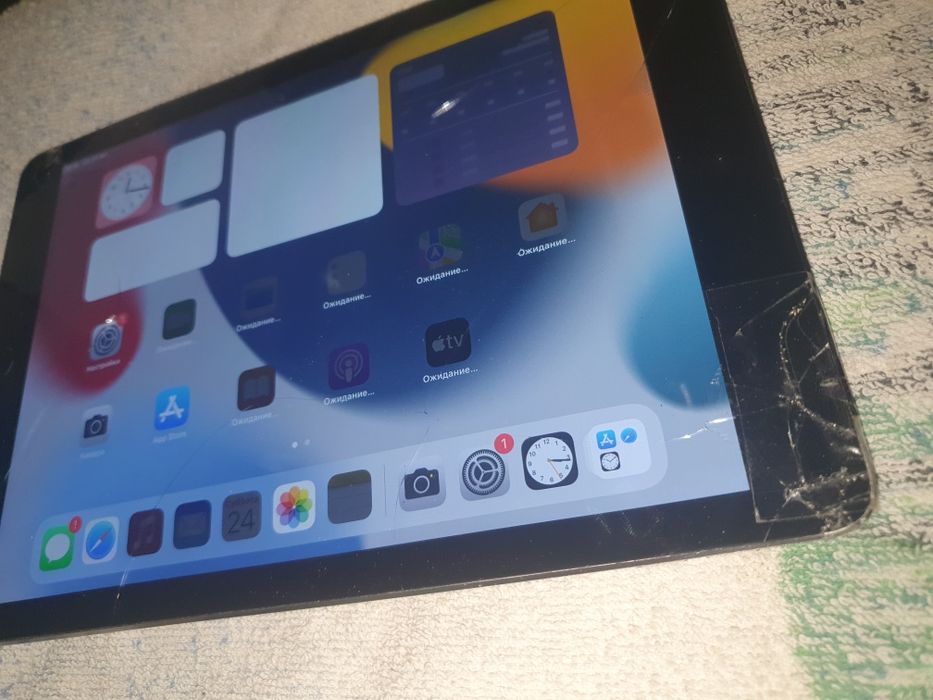 Продам ipad air 2 64gb neverlock с битым экраном