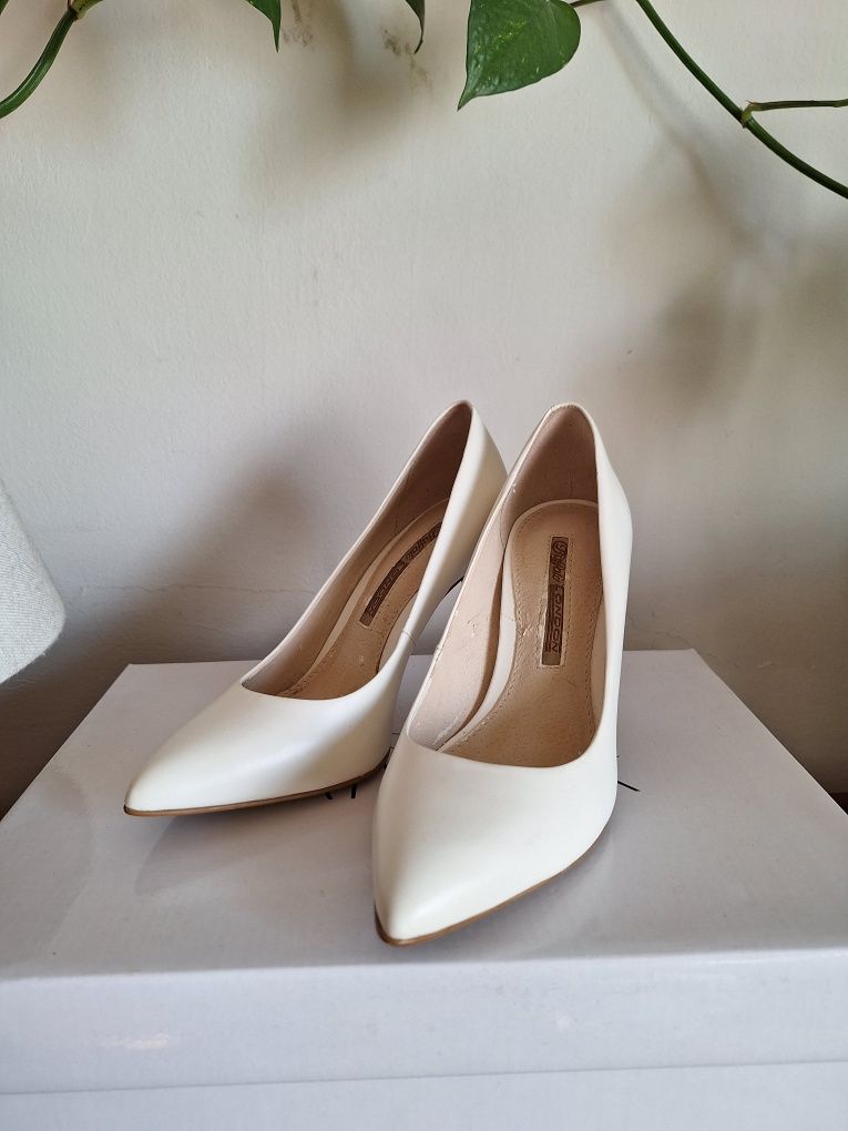 Buty szpilki Buffalo London rozmiar 36 białe nowe