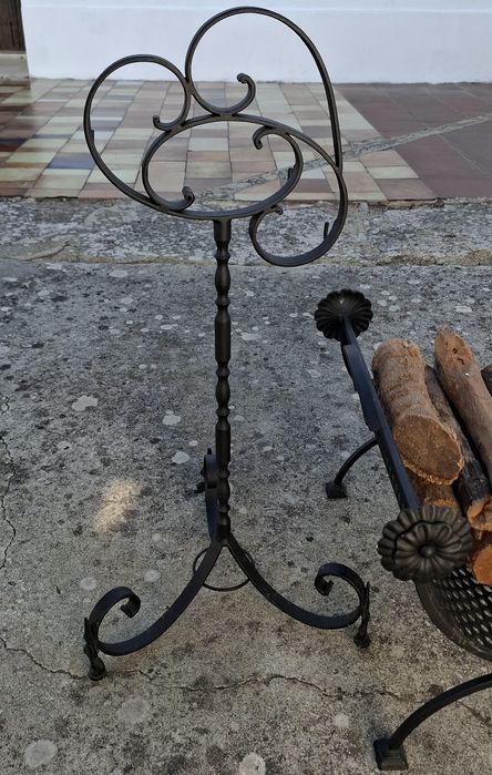 Suporte para atanas e suporte de lenha