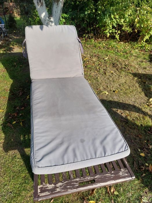 Leżak ogrodowy drewniany z kółkami