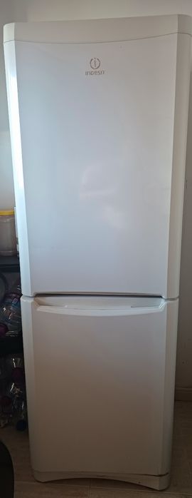 Frigorífico combinado Indesit
