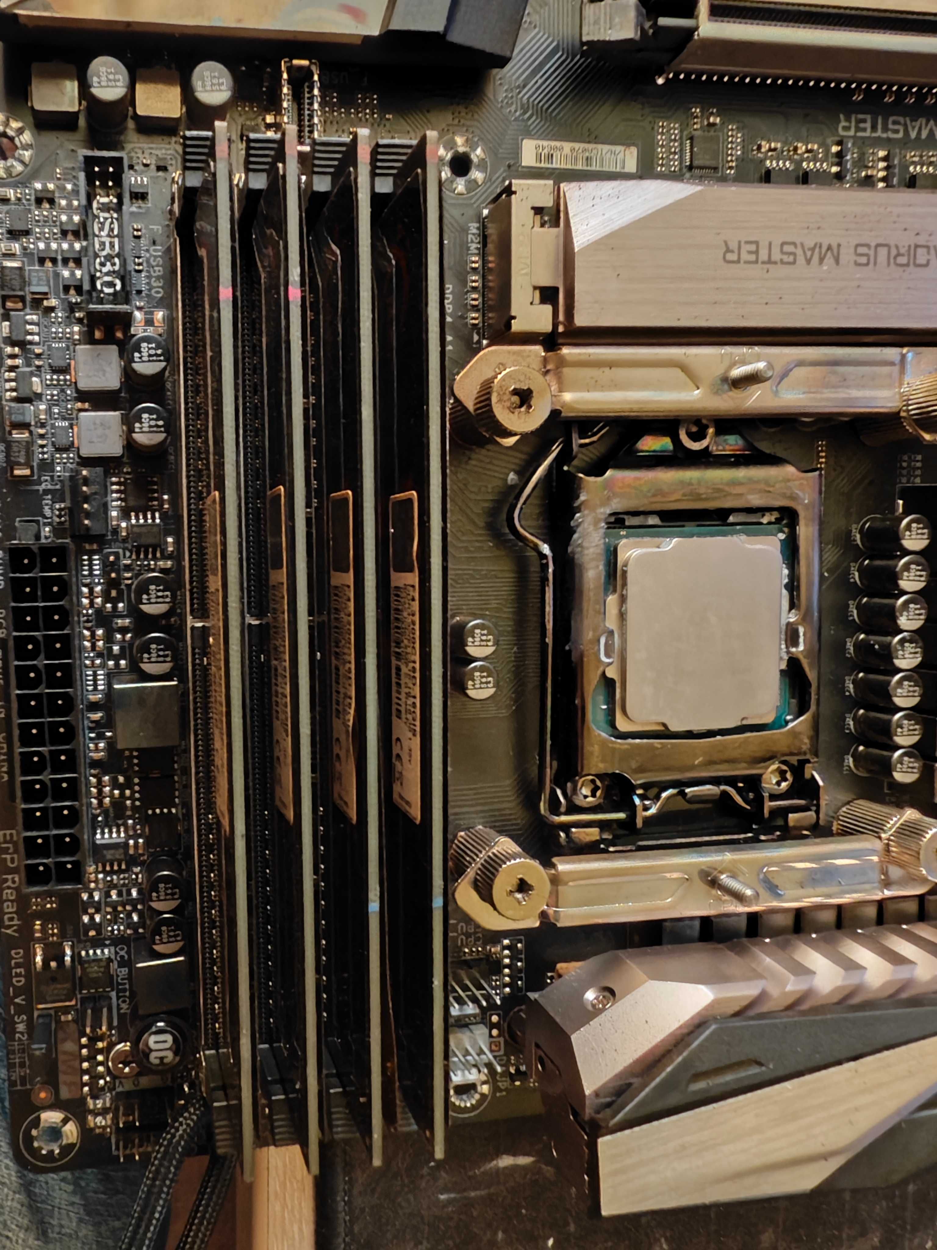Gigabyte z390 aorus master + i7 8700k + 32gb 3200mhz + zasilacz