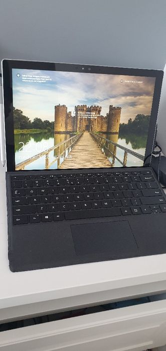 Laptop surface używany