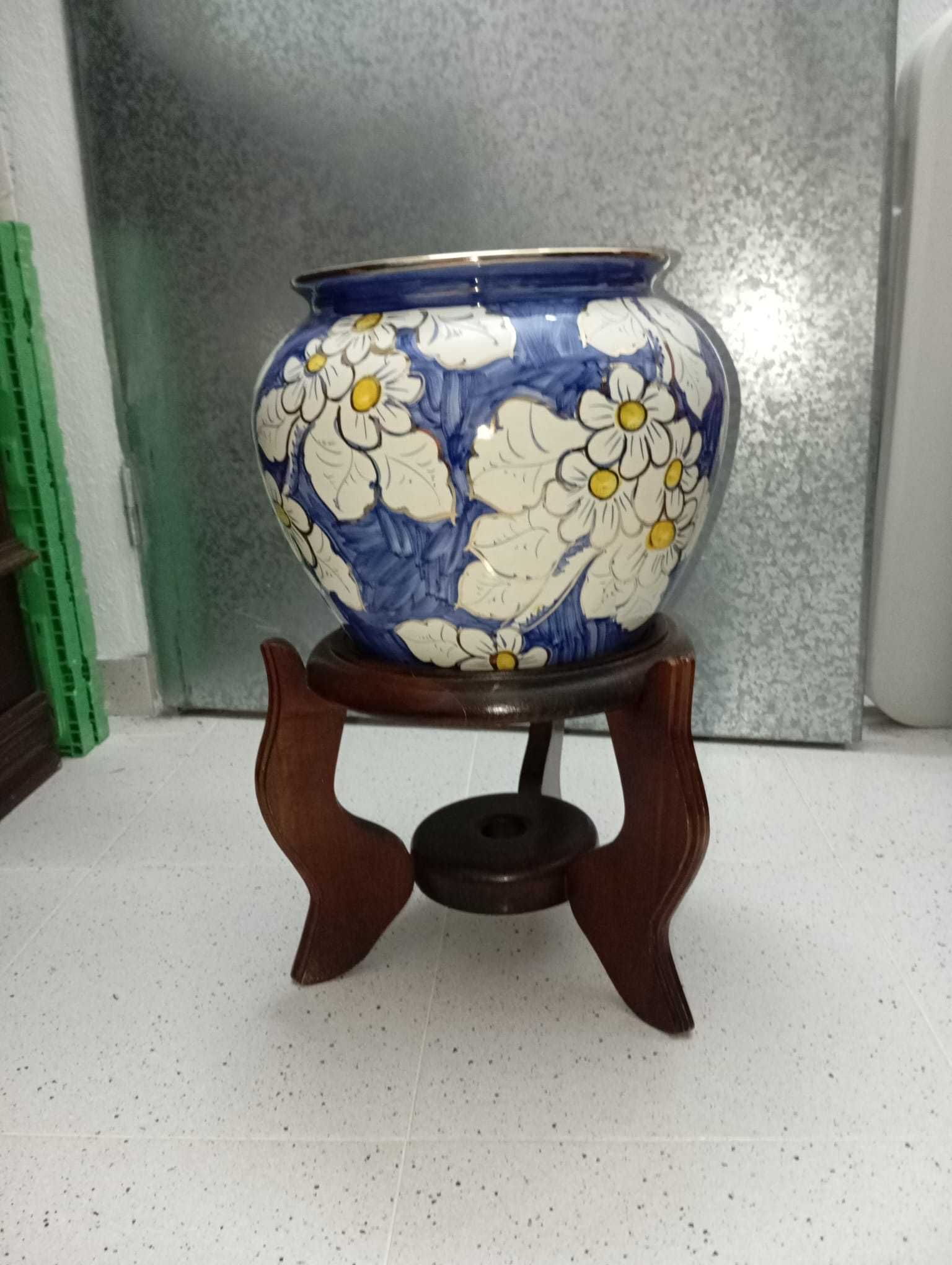 Pote de loiça, pintado à mão