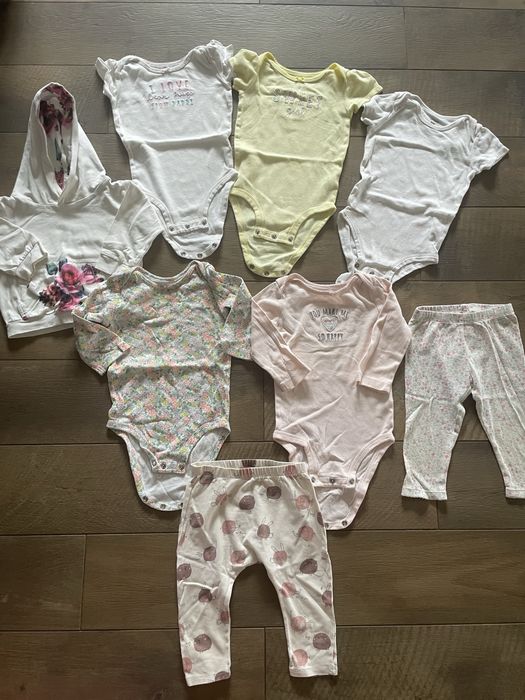 Отдам даром домашнюю одежду для девочки 6-9 мес.