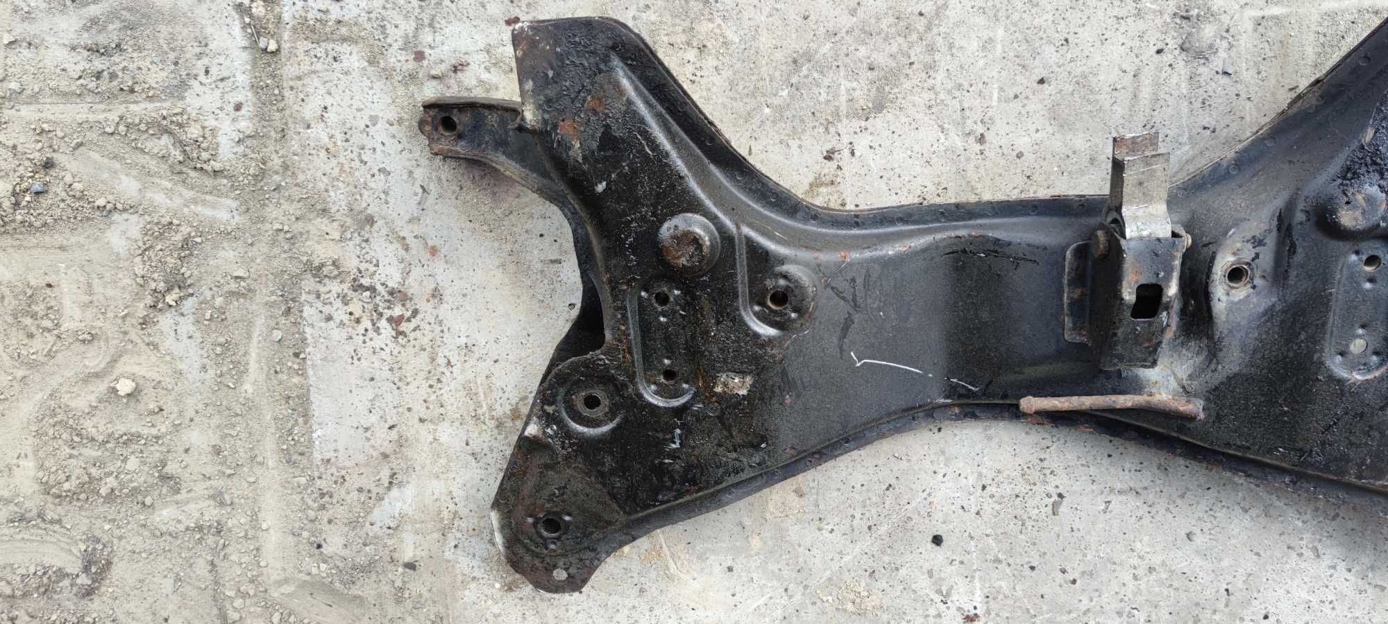 Fiat Panda II Sanki Belka Przód Przednie Trawers Kołyska