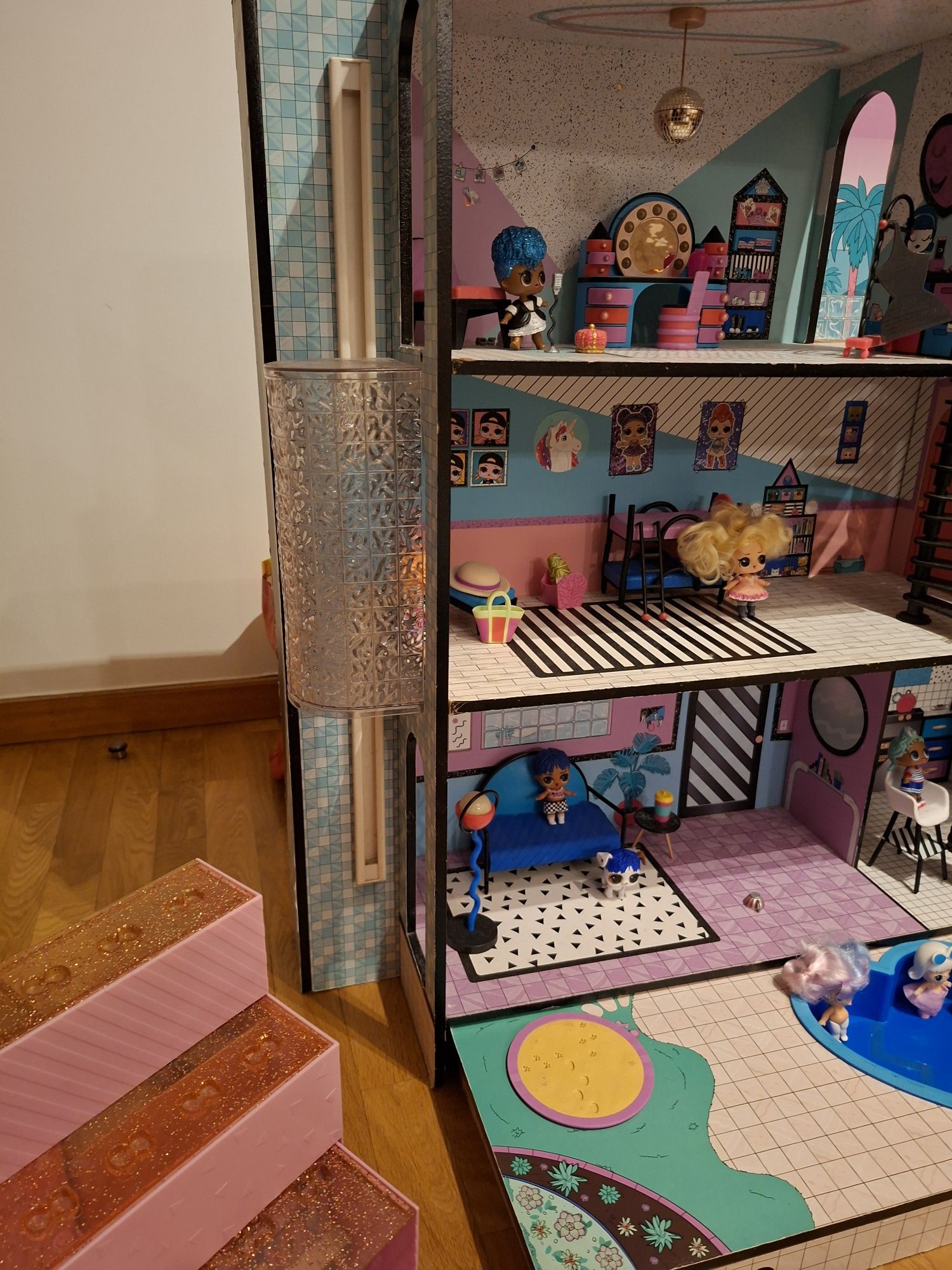 Casa das Bonecas Lol + carrinha + loja de  moda apenas por 50€