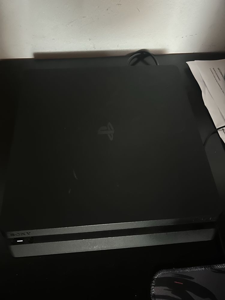 Ps4 slim usada mas em bom estado