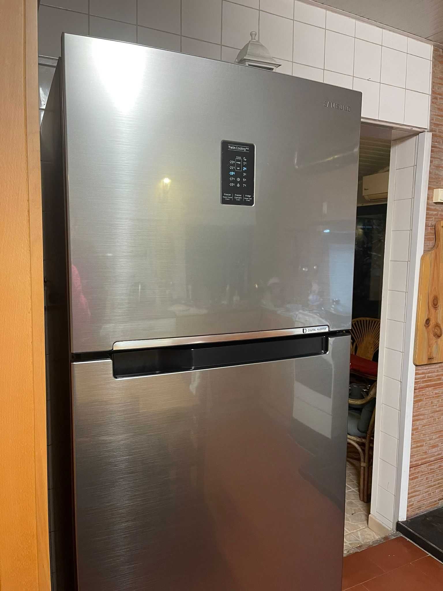 Frigorífico SAMSUNG (No Frost - 178.5 cm - 384 L - Inox)