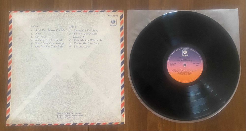 Disco de vinil: Love and Kisses dos Brotherhood of Man.