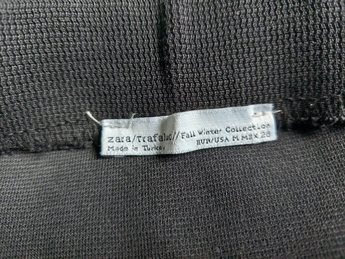 Czarna spódnica ołówkową Zara
