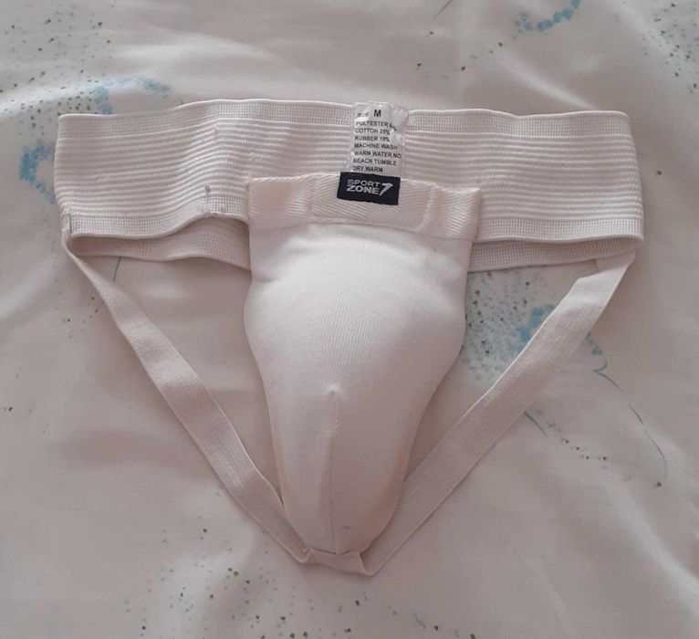 Coquilha de protecção para desportos de combate